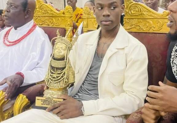 Oba Ewuare II Gifts Royal Plaque to Rema Amidst Edo Oba Ewuare II Gifts Royal Plaque to Rema Amidst Edo
