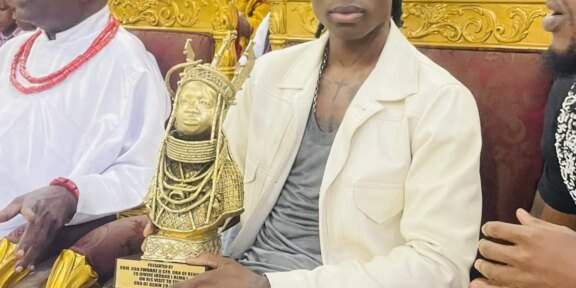 Oba Ewuare II Gifts Royal Plaque to Rema Amidst Edo Oba Ewuare II Gifts Royal Plaque to Rema Amidst Edo
