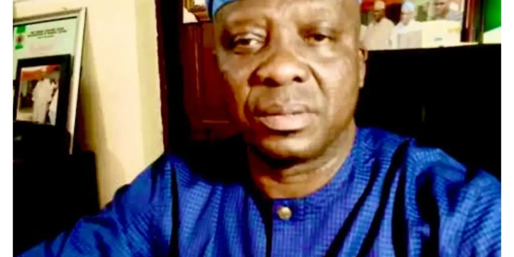 Ogun PDP factional leader, Ogundele set to join APC, attacks Adebutu