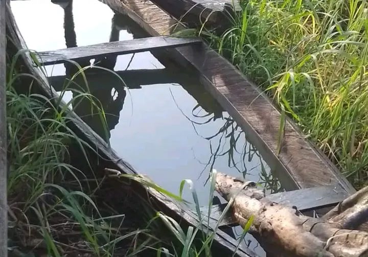 Oli theft: Navy deactivates six wooden canoes, others in Bayelsa Oli theft: Navy deactivates six wooden canoes, others in Bayelsa