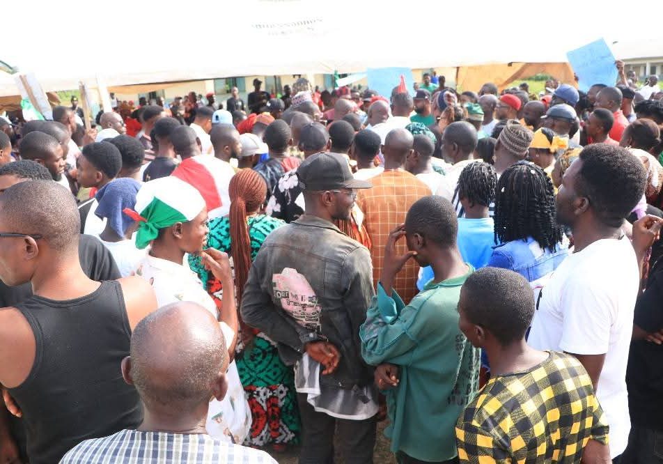 PDP Gains Momentum in Benue South as Rivals Defect 2027: Hundreds dump APC, NNPP, LP for PDP in Benue South