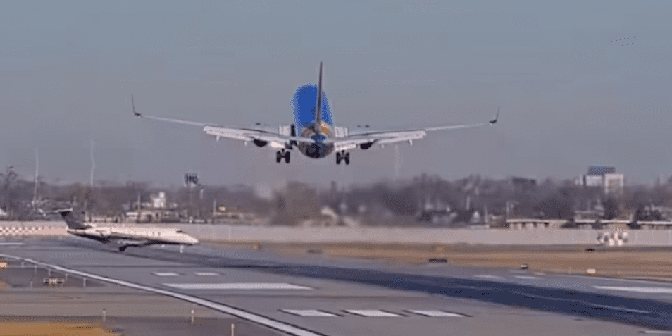 Passenger flight narrowly escapes collision with private jet in Chicago Passenger flight narrowly escapes collision with private jet in Chicago
