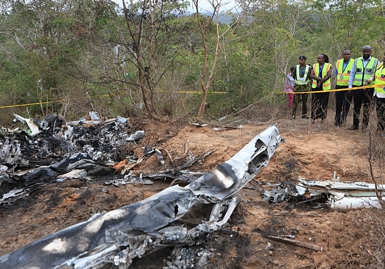 Plane crash in Kenya kills 11 tourists Ten tourists and local pilot die in plane crash in Kenya
