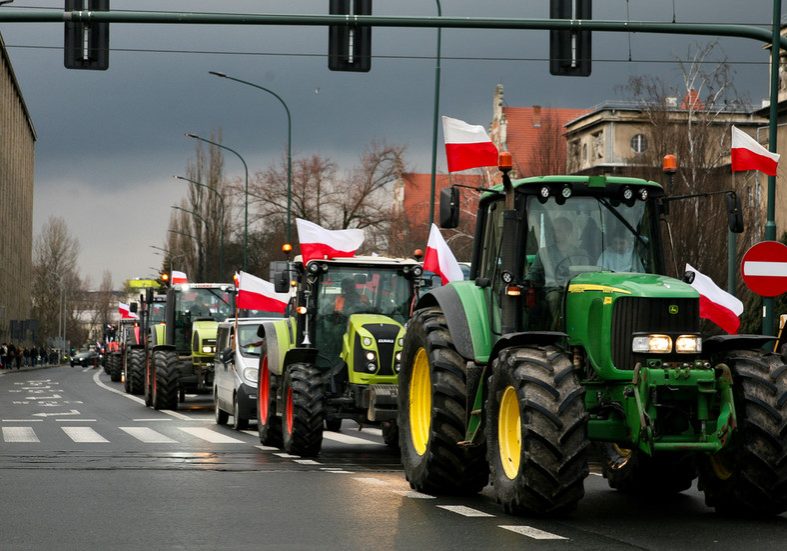 Poland retains Ukrainian food import ban despite new EU trade Poland extends ban on Ukrainian food imports — RT Business News