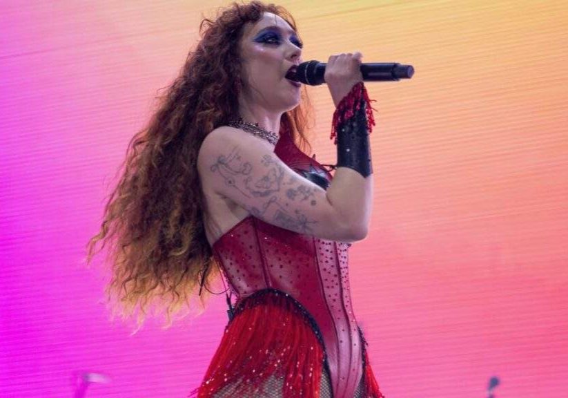 Pop Stars Online Feud Fans Feel Entitled Artist Fights Back Pop Stars Online Feud Fans Feel Entitled Artist Fights Back