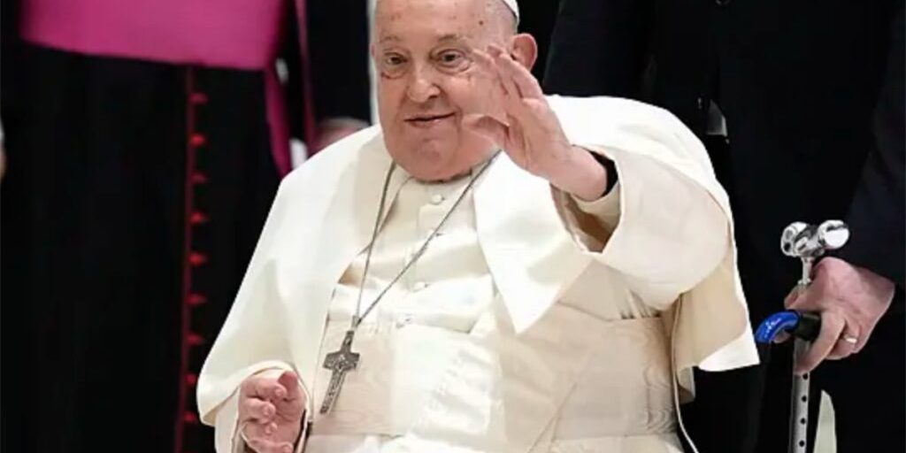 Pope Francis in critical condition — Vatican Pope Francis in critical condition — Vatican