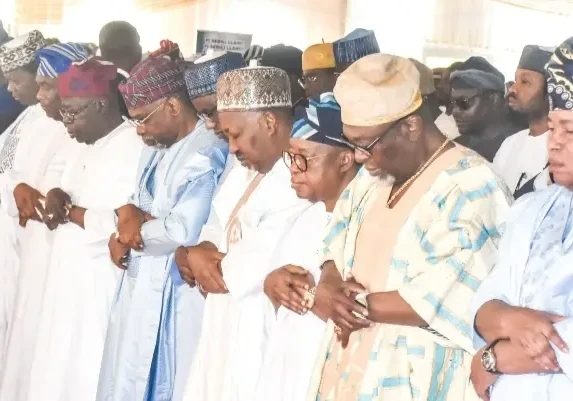 Tinubu observes Eid prayers in Lagos, prays for Nigerian troops — Daily Nigerian