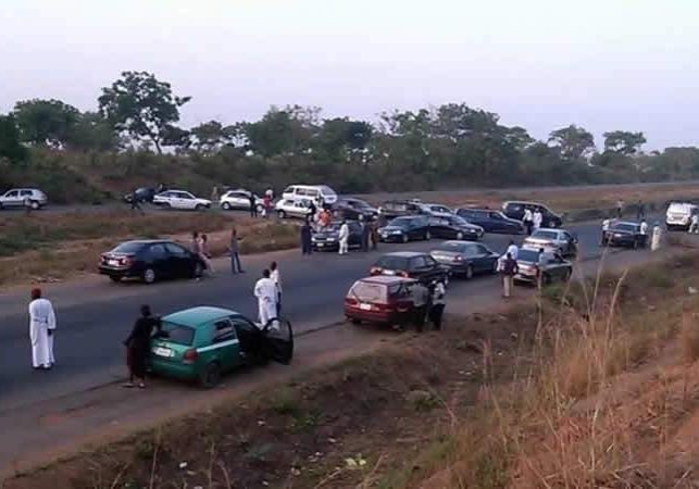 Protesters Block Kaduna Abuja Highway Over Bandit Abduction Protesters Block Kaduna Abuja Highway Over Bandit Abduction