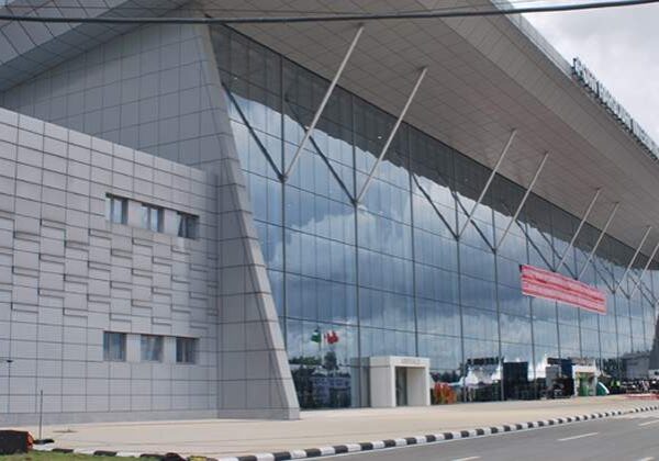 Protesters Block Port Harcourt Airport Over Lack of Power Supply Protesters Block Port Harcourt Airport Over Lack of Power Supply