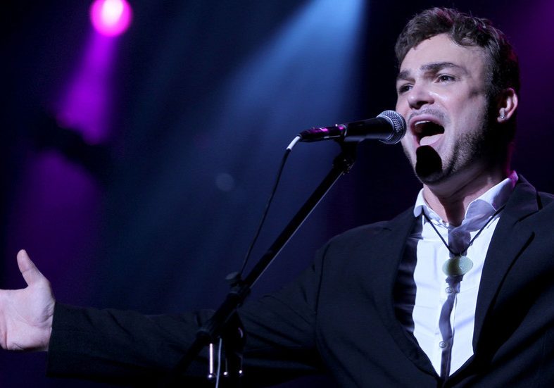 Pro-Palestine activists target Israeli singer in Poland (VIDEO) — RT World News