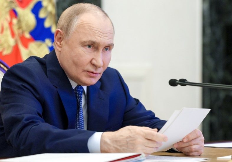 Putin holds phone conversations with Israeli PM and Iranian president — RT World News