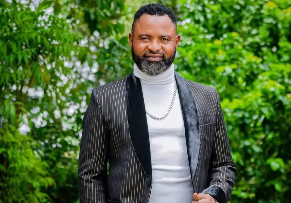 Reactions trail video of actor, Akin Olaiya’s new wife’s facial expression [VIDEO]