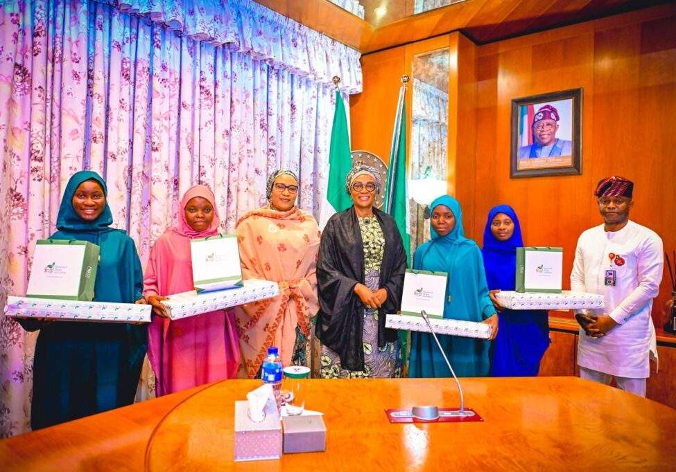 Remi Tinubu receives 4 rescued female students of Federal University Remi Tinubu receives 4 rescued female students of Federal University