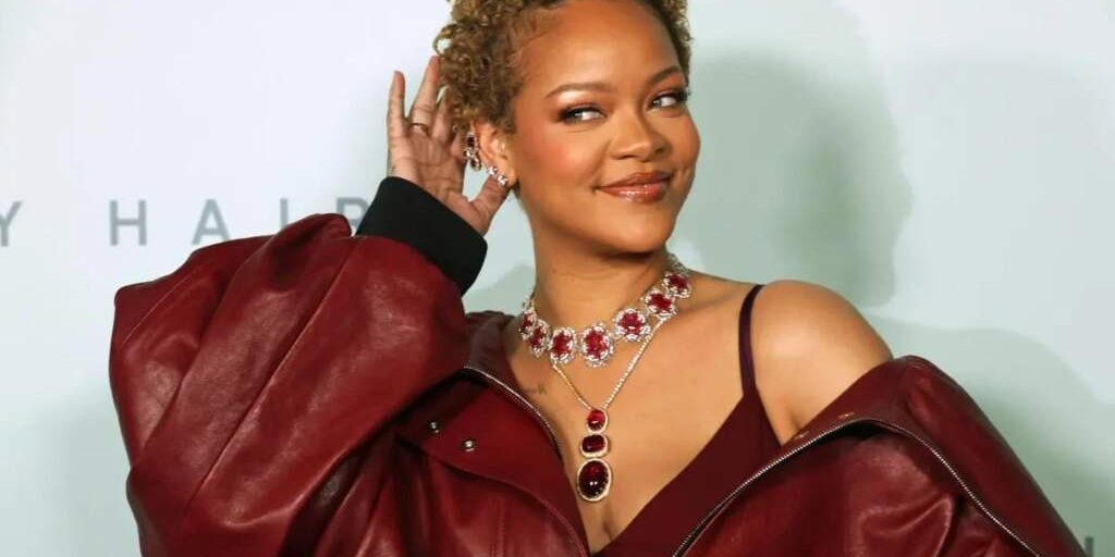 Rihanna Ditches Clubbing for Pub Life Rihanna Ditches Clubbing for Pub Life