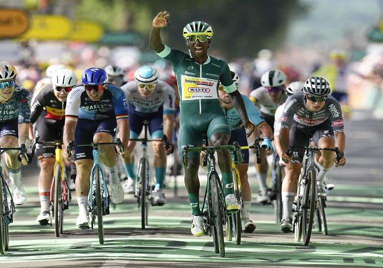 Roglic Crashes, Girmay Wins Again: Drama Unfolds on Tour de Roglic Crashes, Girmay Wins Again: Drama Unfolds on Tour de