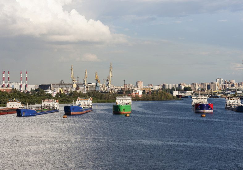 Russia crude exports remain near peak levels despite US pressure Russian oil keeps flowing despite US pressure – Bloomberg — RT Business News