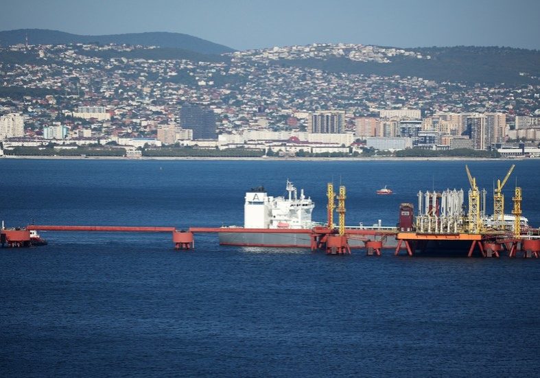 Sea drone strike halts operations at global oil terminal — RT World News