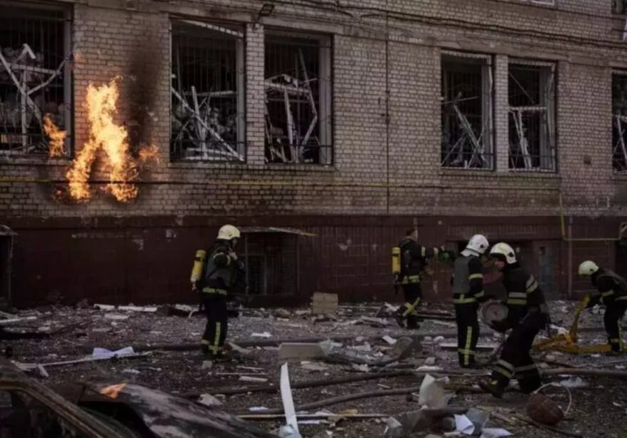 Russian troops intensify attacks on Ukrainian forces Russian troops intensify attacks on Ukrainian forces