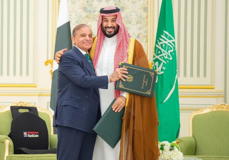Saudi Arabia and Pakistan sign mutual defense pact — RT World News