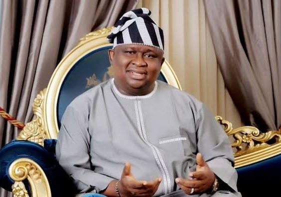 Sen Adeola distributes N50m 1000 bags of rice to constituents Sen Adeola distributes N50m 1000 bags of rice to constituents
