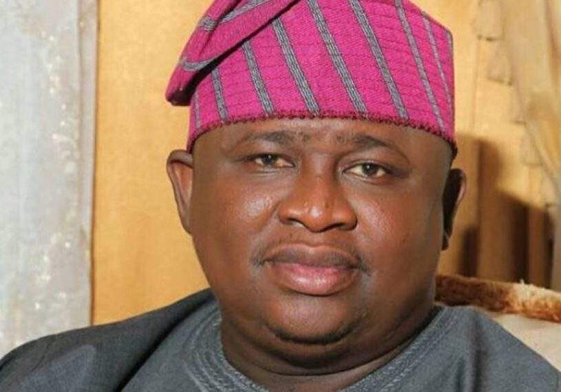 Senator empowers 5000 Ogun traders with grants Senator empowers 5000 Ogun traders with grants