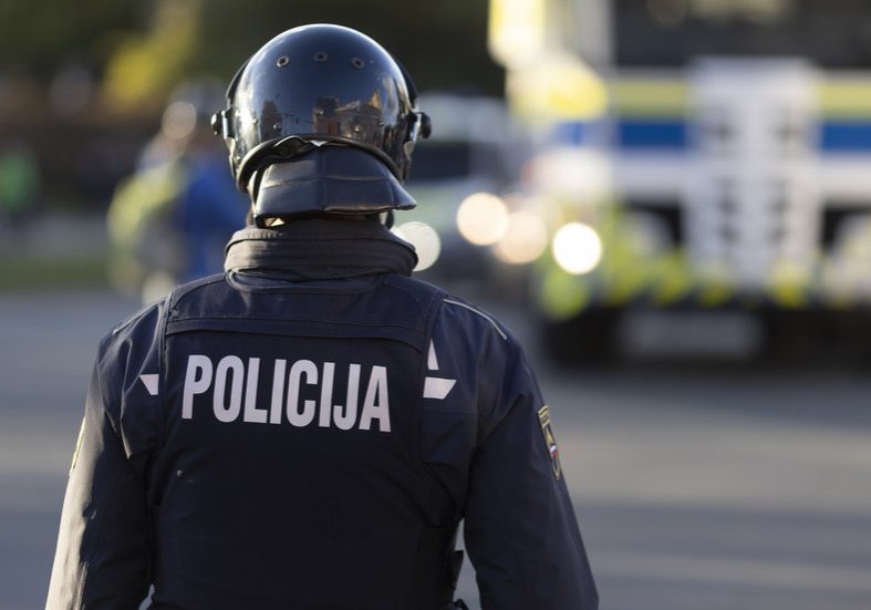 EU state tightens security after Roma-linked murder — RT World News