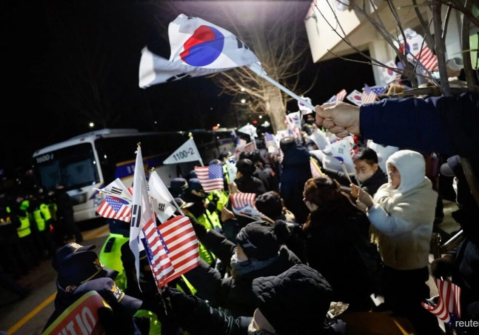 South Korea: Protesters storm court after it extends Yoon's detention South Korea: Protesters storm court after it extends Yoon's detention