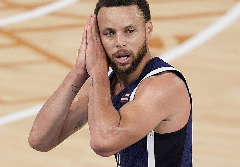 Stephen Curry Extends Golden State Warriors Contract Through 2027