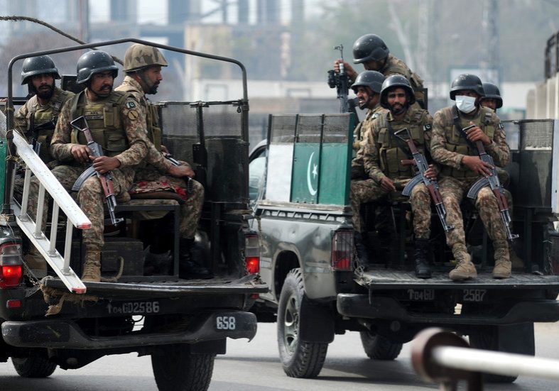 Pakistani soldiers killed in suicide attack — RT World News