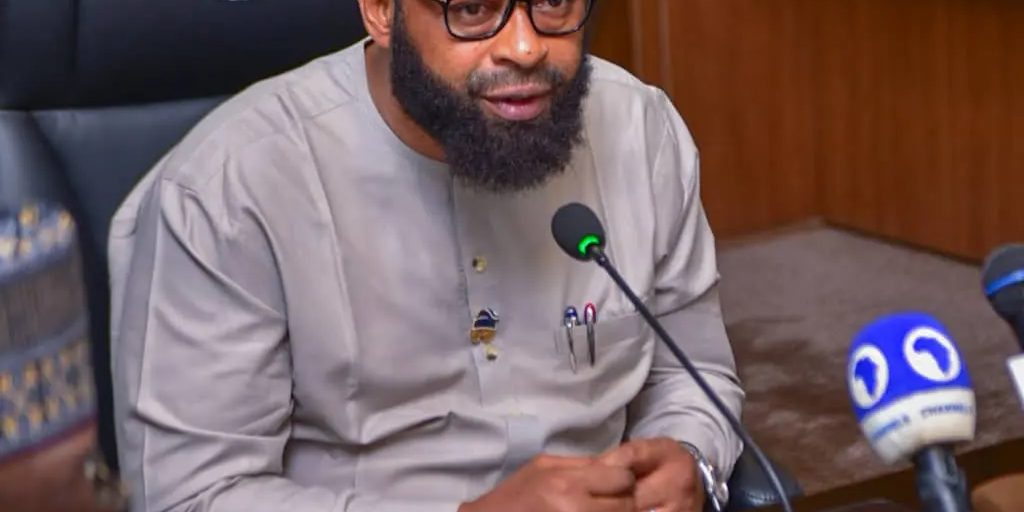 Tanker explosion: Niger govt bans heavy-duty trucks from one-way route Tanker explosion: Niger govt bans heavy-duty trucks from one-way route