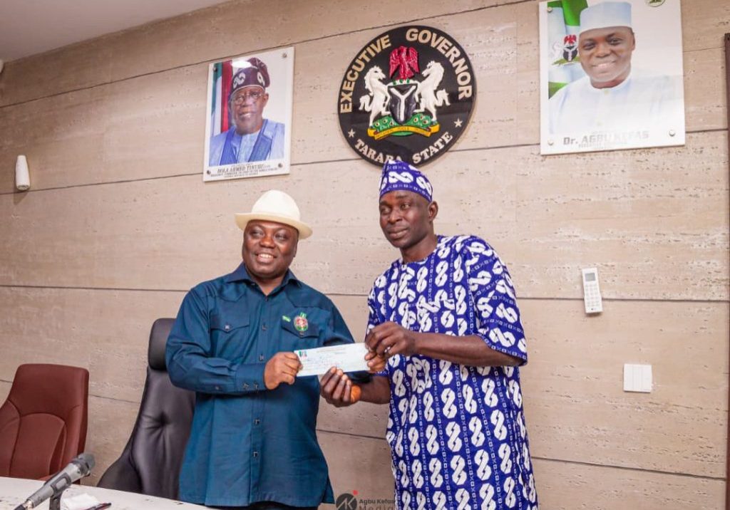 Taraba governor, Kefas receives APC membership card