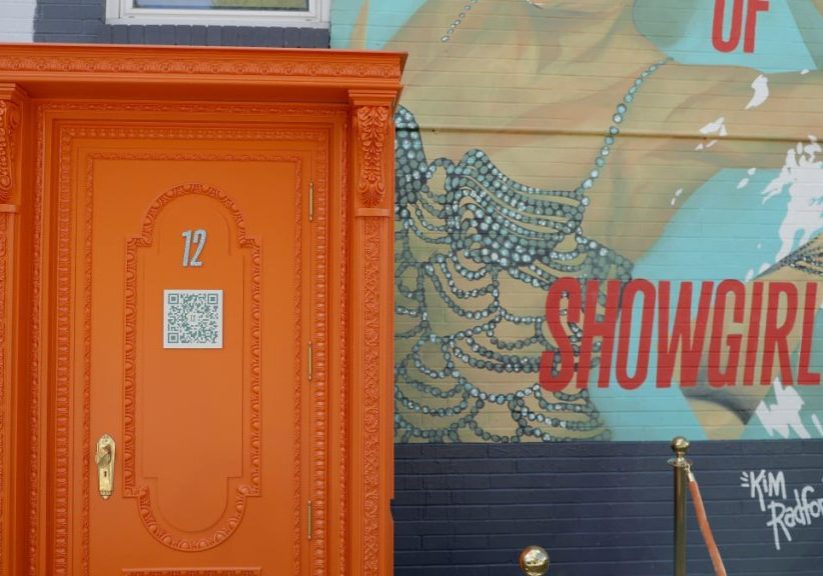 Taylor Swift AI controversy sparks fan disappointment Did Taylor Swift use AI art? 'Life of a Showgirl' orange door videos seem AI-generated