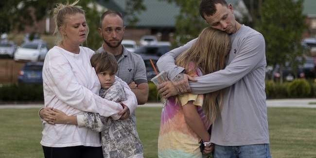 Teenage Shooter Kills 4, Wounds 9 in Georgia School
