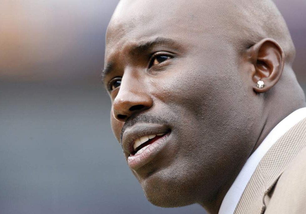 Terrell Davis Accused of Hitting Flight Attendant on United Airlines Terrell Davis Accused of Hitting Flight Attendant on United Airlines