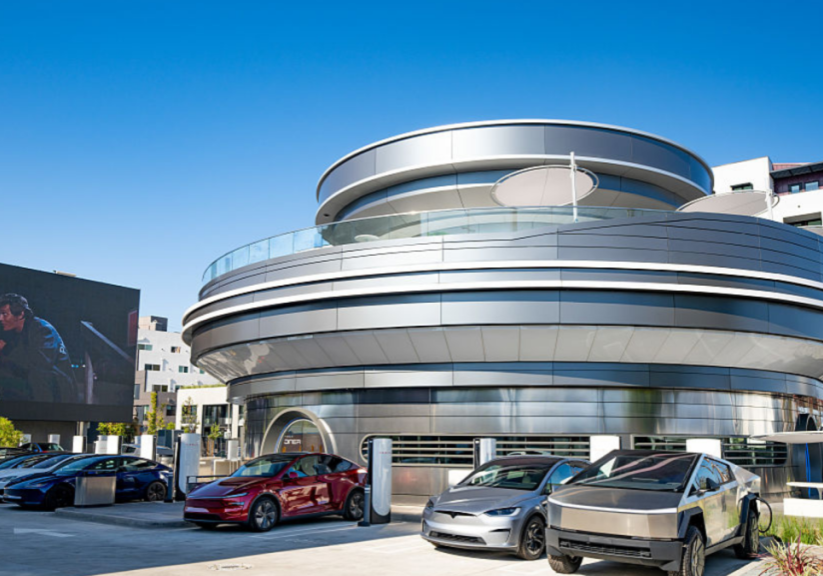 Tesla Diner & Drive-In opens in California