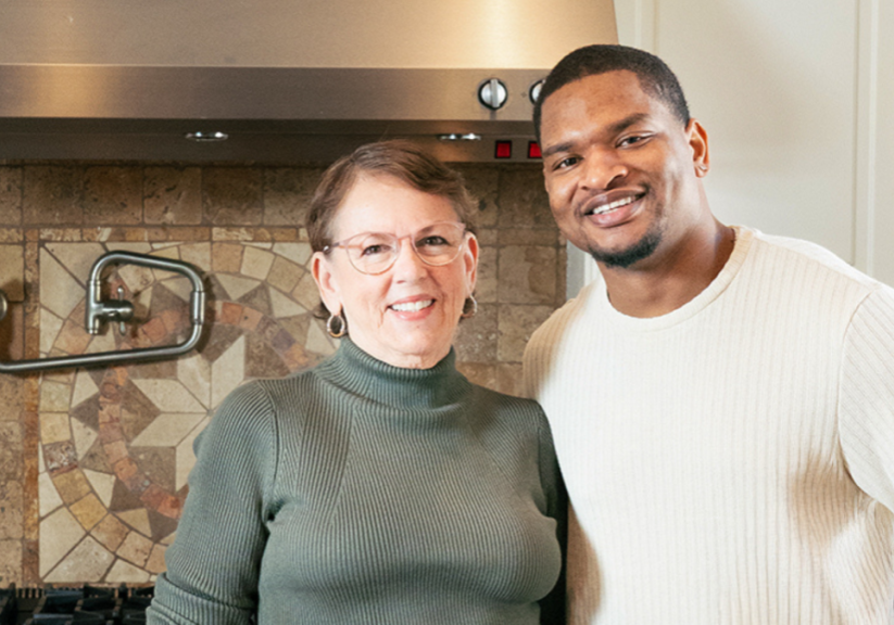 Viral Thanksgiving grandma and guest spend 10th holiday together
