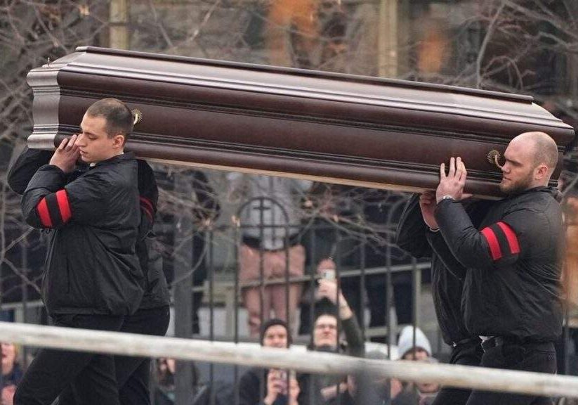 The Enigma of Navalnys Death Funeral Controversy and Political Tension