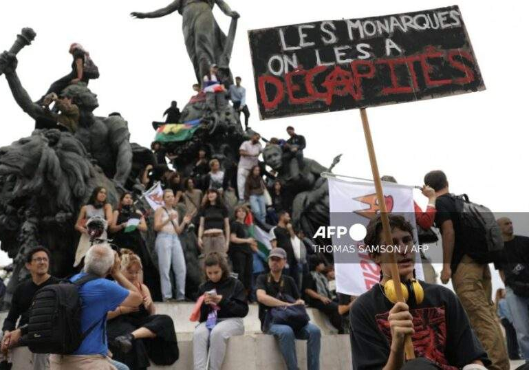 Thousands Protest Macron's Choice of Center Right PM Thousands Protest Macron's Choice of Center Right PM