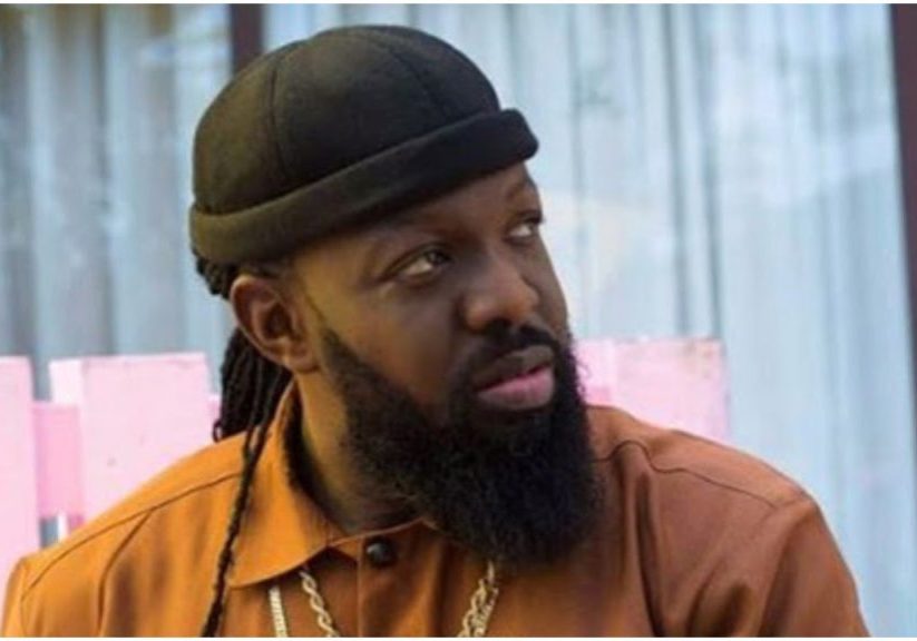 Timaya falls on stage while trying to lift plus-sized woman during performance [VIDEO] 