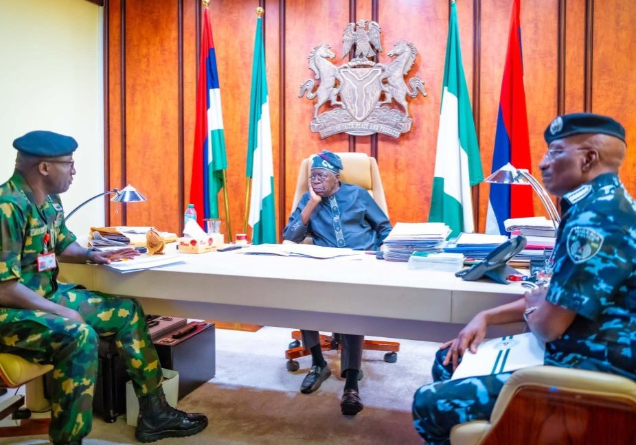 Tinubu orders withdrawal of police from VIPs, directs redeployment to core security duties — Daily Nigerian