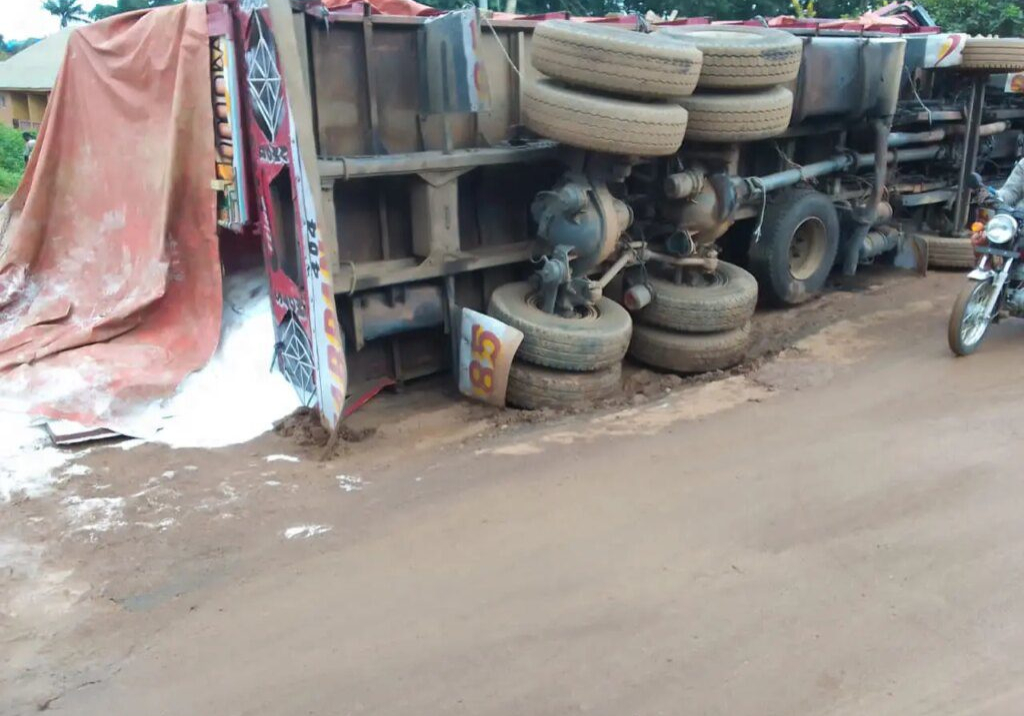 Traders sold goods at cutthroat prices on Ogbomoso Oyo road due Traders sold goods at cutthroat prices on Ogbomoso Oyo road due