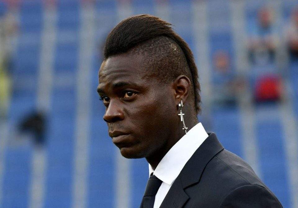 Transfer Balotelli offers himself to struggling Napoli Transfer Balotelli offers himself to struggling Napoli