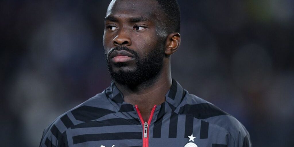 Transfer: Fikayo Tomori set to leave AC Milan for Chelsea's Transfer: Fikayo Tomori set to leave AC Milan for Chelsea's EPL rivals
