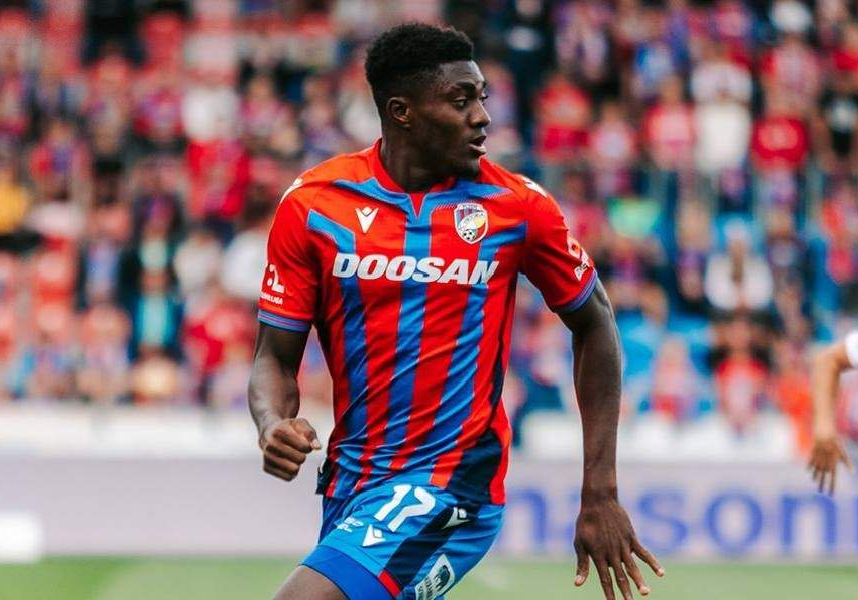 Transfer Nigerian forward joins Bundesliga club Eintracht Frankfurt