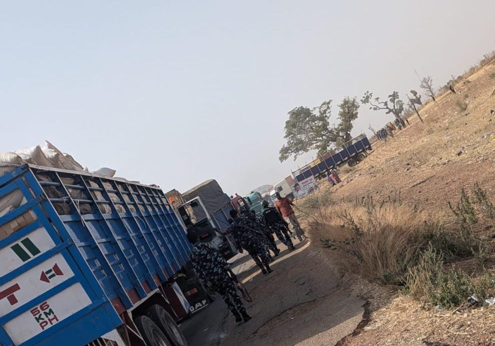 Police pay N310,000 to protesting truck drivers blocking Bauchi-Jos road