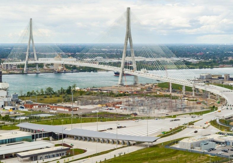 Trump threatens to block bridge to Canada — RT World News