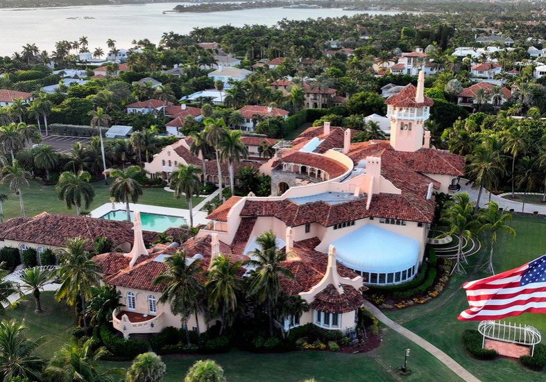 US Secret Service kills armed man at Trump’s estate — RT World News