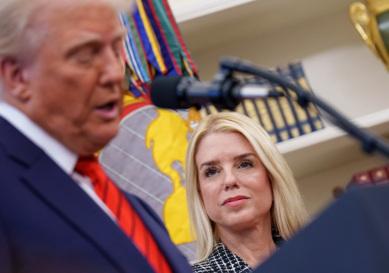 Trump orders release of Epstein ‘transcripts’ — RT World News