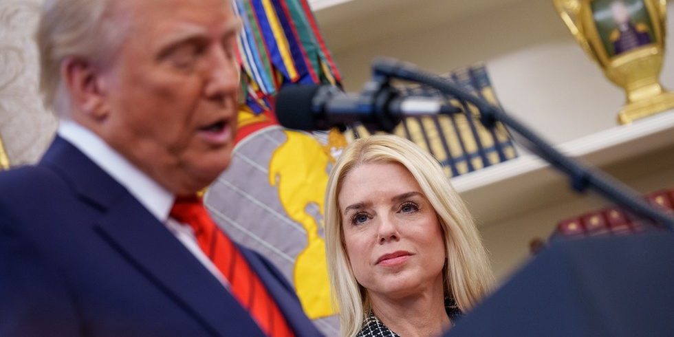Trump orders release of Epstein ‘transcripts’ — RT World News