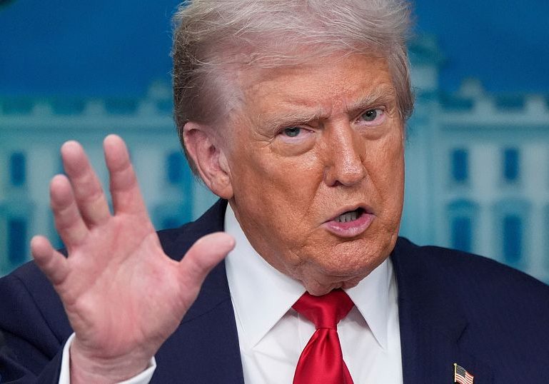 Trump-Putin Summit Eyes Swift Ukraine Ceasefire Deal Donald Trump anticipates "good" results ahead of meeting with Vladimir Putin